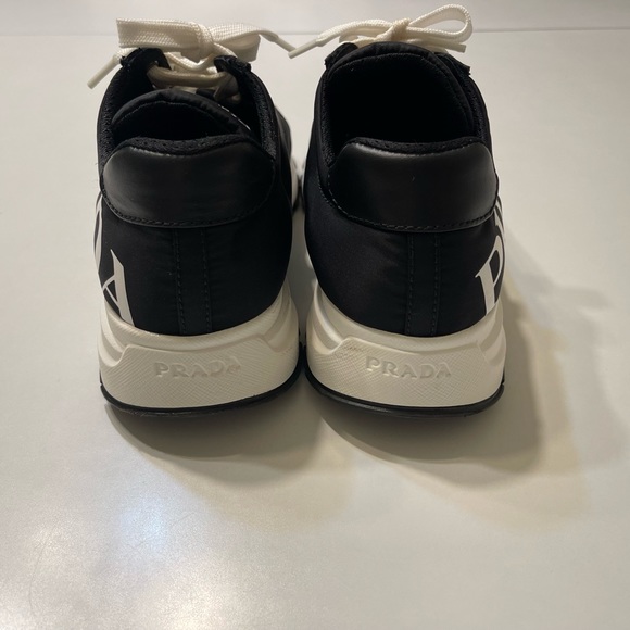 Women Prada shoes never really been used only about 2 times like new condition - Picture 2 of 5